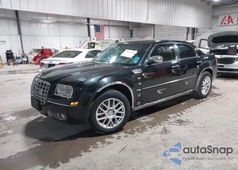 2010 Chrysler 300 Touring/Signature Series из США, поврежденный, VIN 2C3CK5CV9AH210853